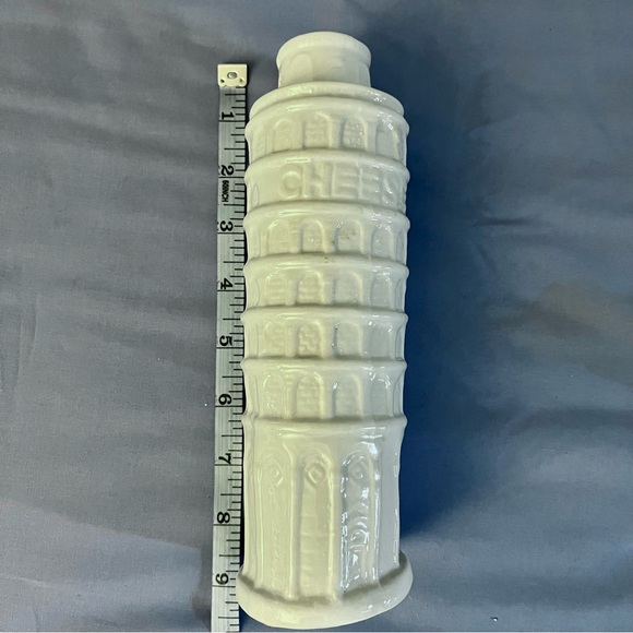 Vintage Ceramic Replica of Leaning Tower of Pisa Grated Cheese Shaker - Picture 3 of 5